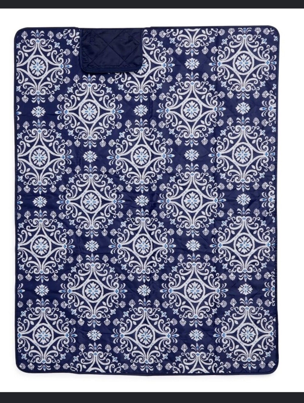 Vera Bradley Picnic Blanket in the Steel Blue Medallion NWT